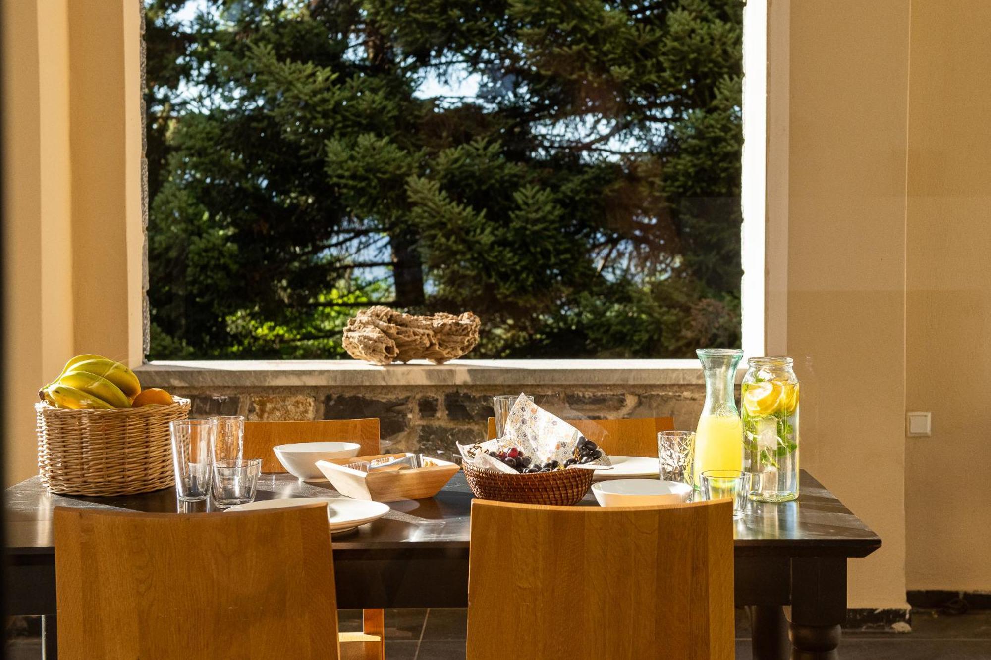 Natura Hotel Вітіна Екстер'єр фото